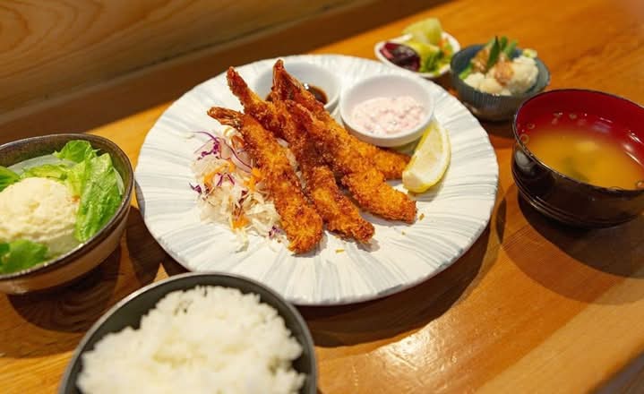 Breaded & Fried Shrimp Bento / エビフライ定⾷